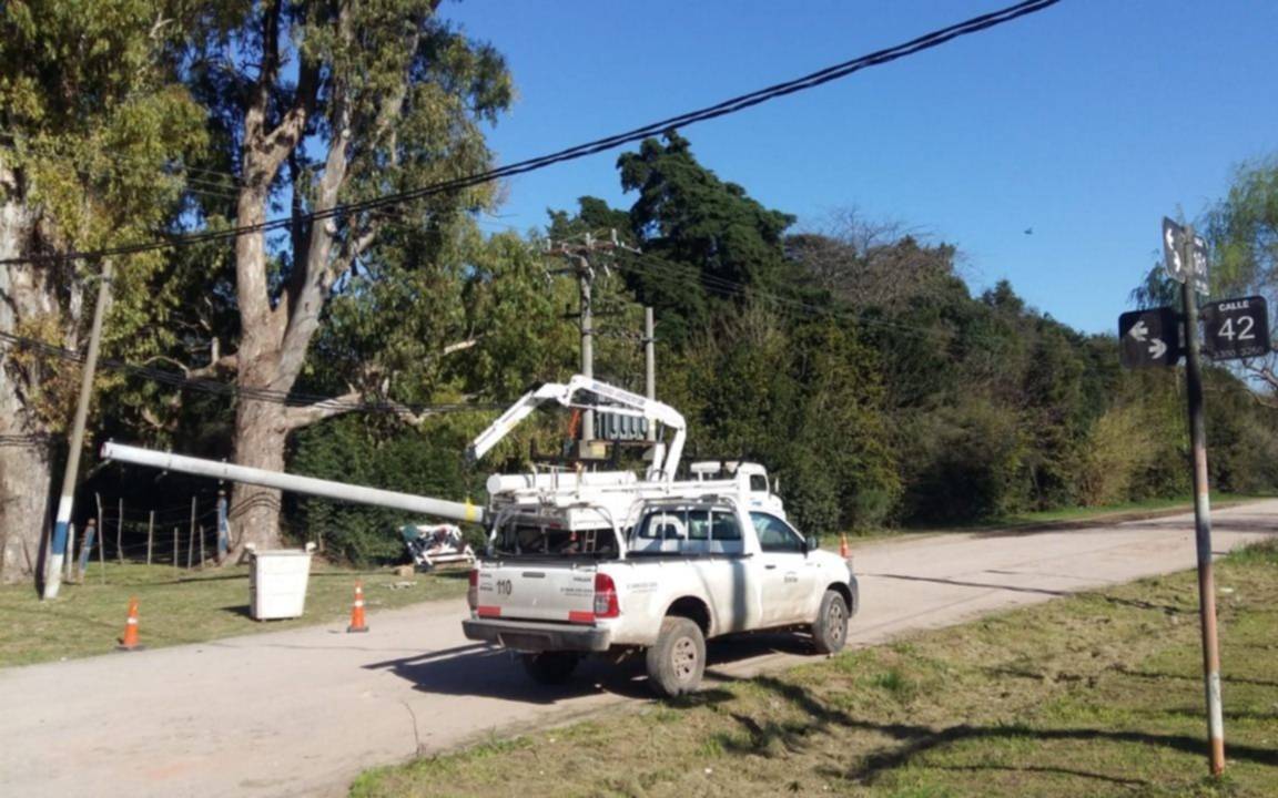 Instalan 400 nuevas columnas de hormigón de la red eléctrica