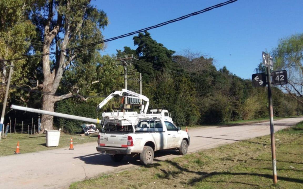 Se colocaron columnas de hormigón para mejorar el tendido eléctrico regional