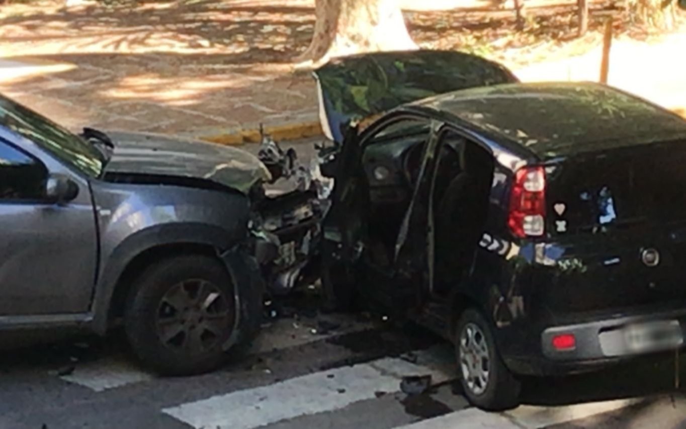 "Se escuchó un ruido terrible": fuerte choque en pleno centro