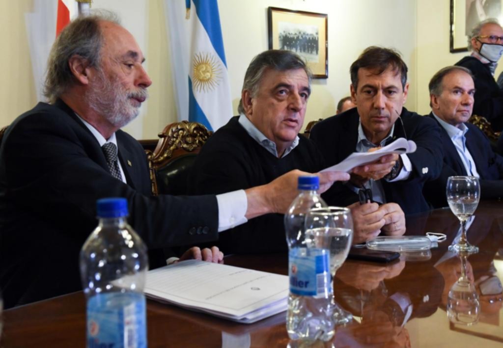 Primer round por los decretos en el Congreso