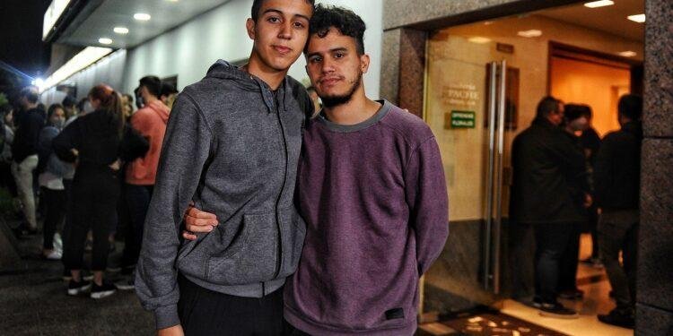 La familia del kiosquero asesinado reabrió el local
