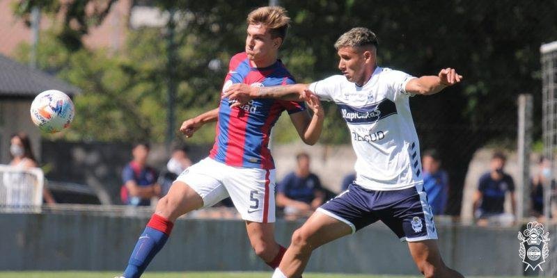 La Reserva albiazul no la pasó bien ante el Cuervo