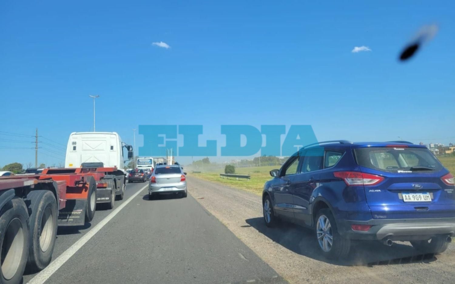 Finde largo: intenso tránsito, demoras y "quinto carril" en la Autopista