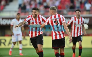 Estudiantes goleó 4 a 1 a Huracán en UNO