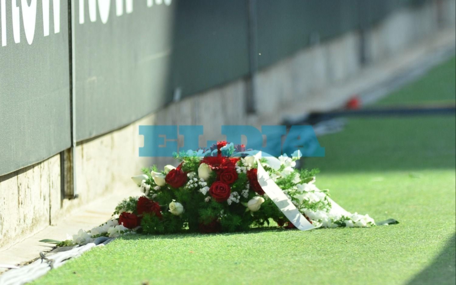 Flores, lágrimas, bandera y cantito: emotivo homenaje al Pipi Alonso