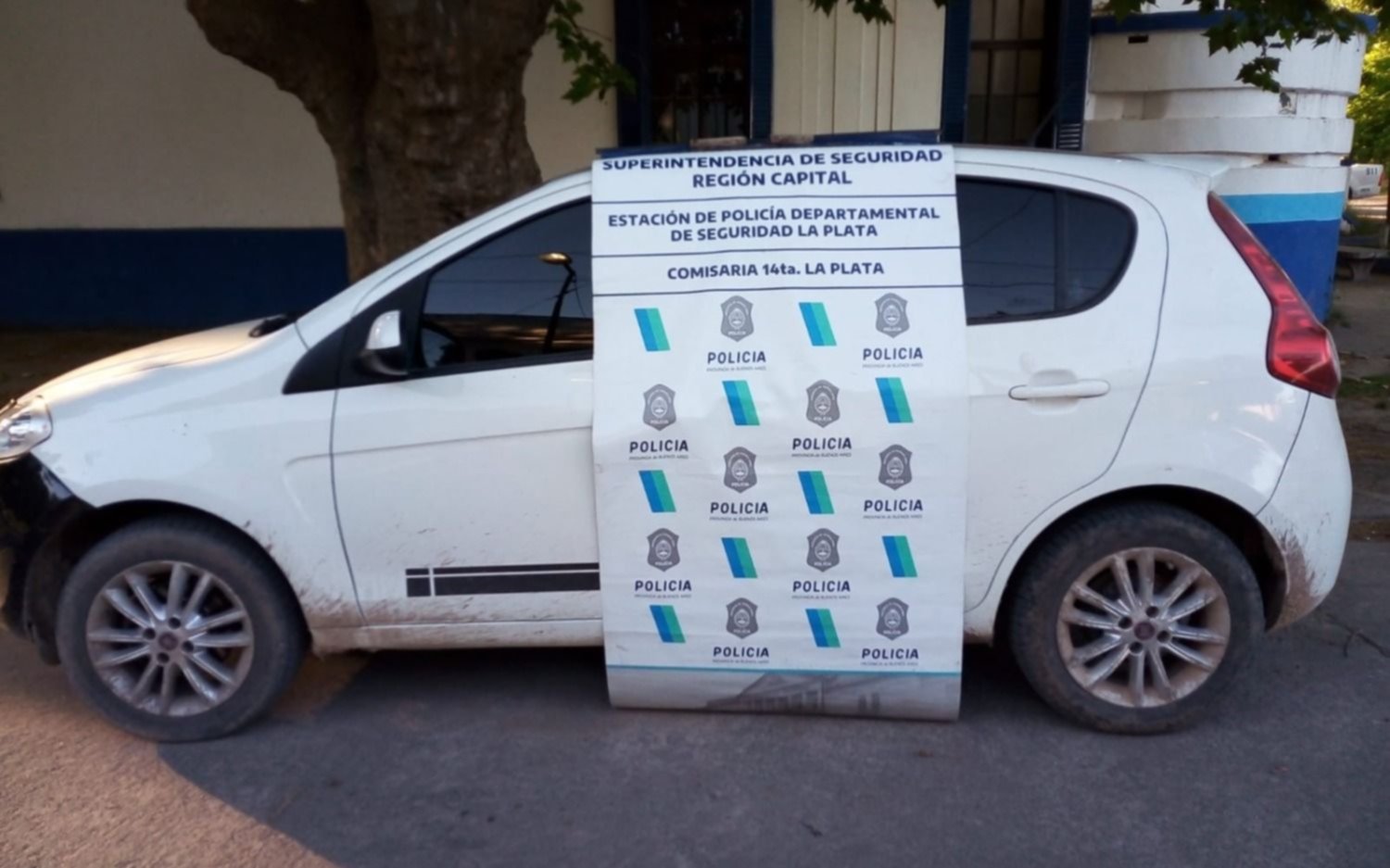 In fraganti en un Fiat Palio robado en avenida 32