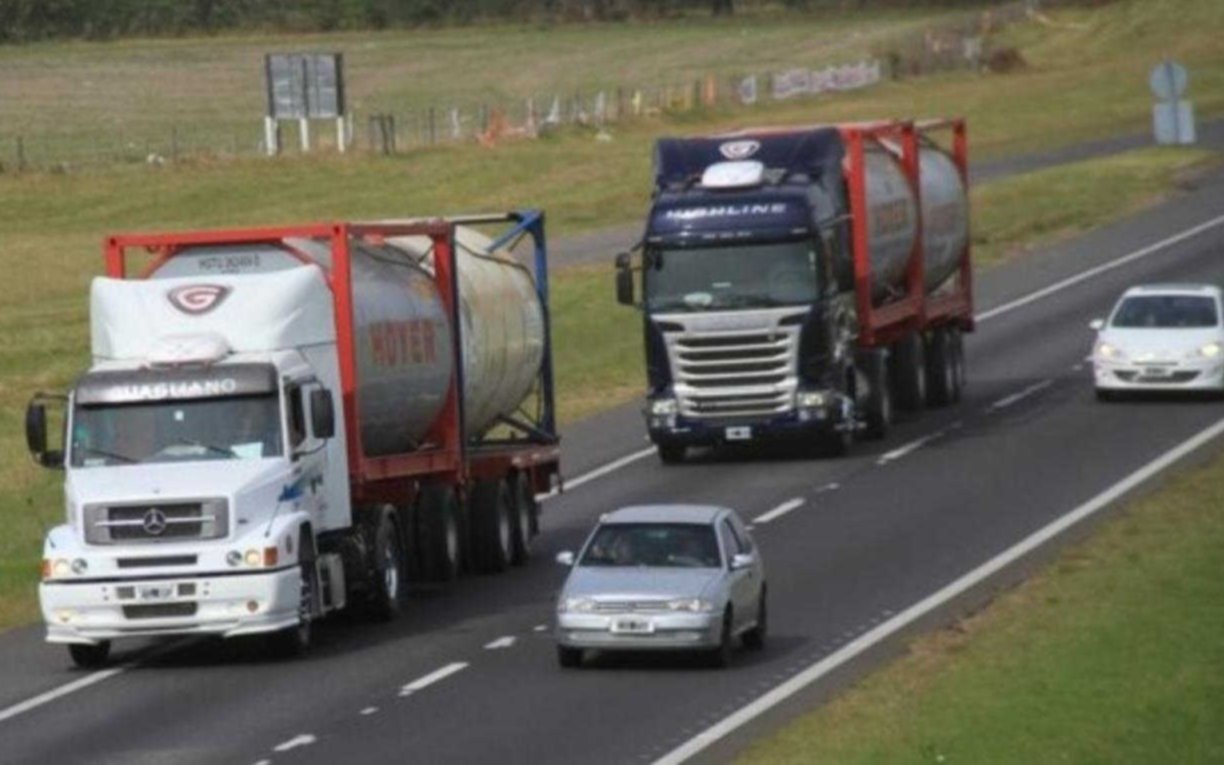 Restringen circulación de camiones de 7 toneladas por autopistas y rutas bonaerenses por feriado