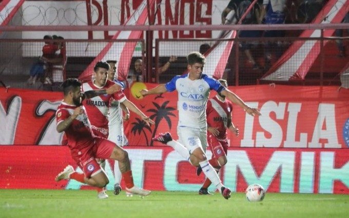 El Bicho y el Tomba igualaron sin goles en La Paternal