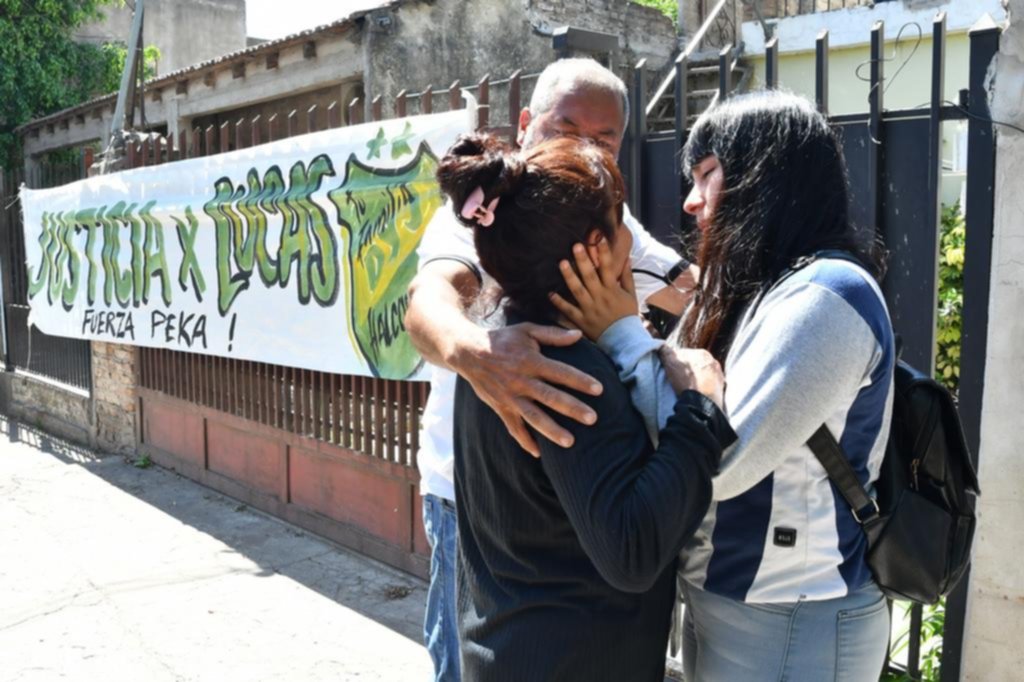 Los tres policías siguen libres: la familia de Lucas exige “que paguen”