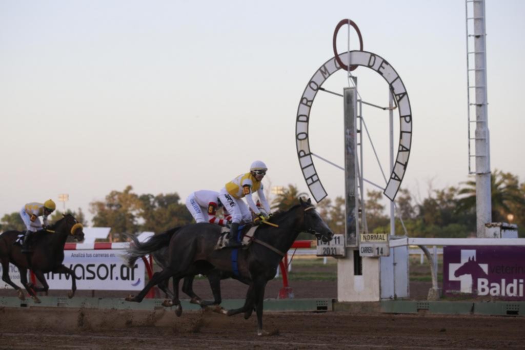 Zurán Zurán le ganó a Miriñaque y entró en la historia del Gran Premio Dardo Rocha