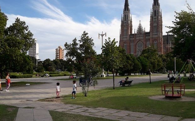 Sábado algo nublado y con una máxima de 31 grados en la Región