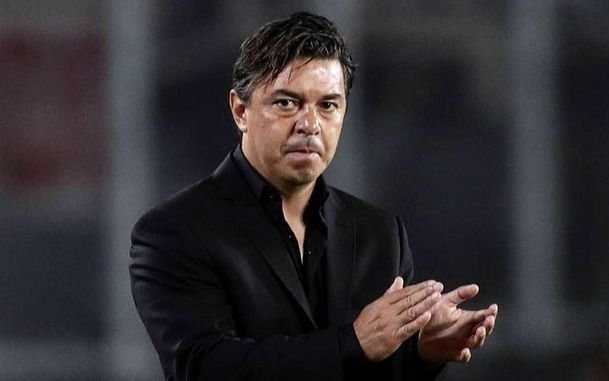 Tras la salida de Tabárez, en Uruguay aseguran que hablaron con un DT argentino