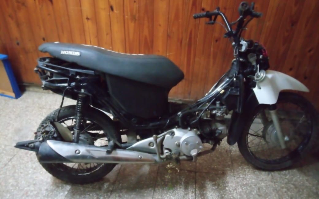 Detienen tras una persecución a "motochorro" que robó una estación de servicio en Los Hornos