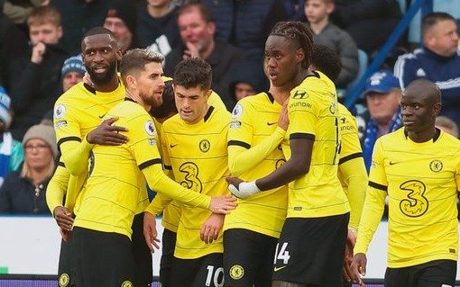 Chelsea se mantiene como único líder de la Premier League tras golear a Leicester