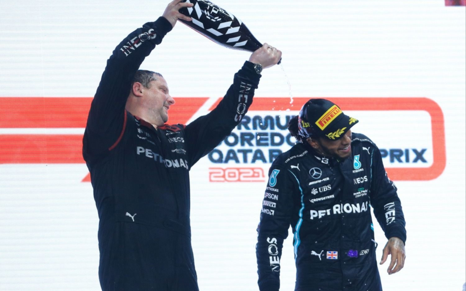 Hamilton ganó en Qatar y continúa en la pelea por alcanzar su octavo título mundial