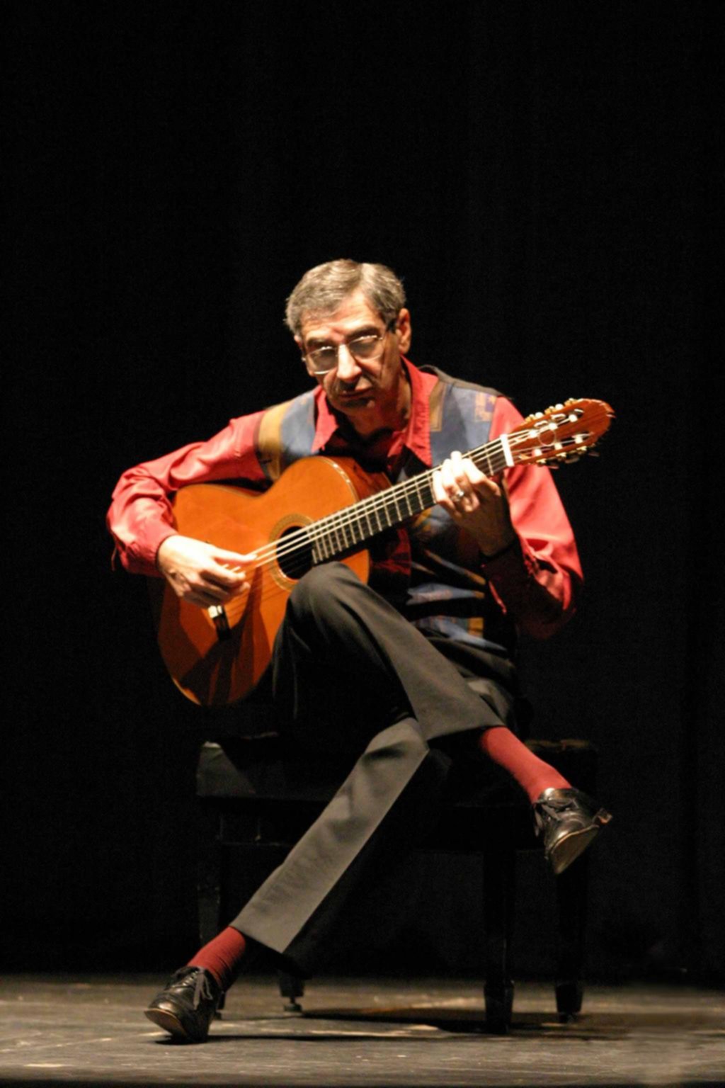 Con su guitarra bajo el brazo, Juan Falú vuelve para celebrar su obra