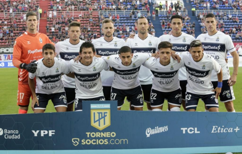 Aún sin identidad el equipo de Pipo Gorosito le apunta a la Copa Sudamericana