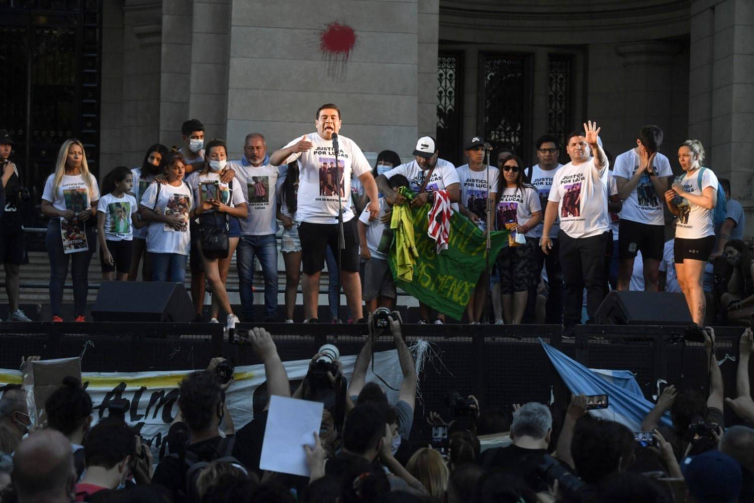 "Pido perpetua": familiares y amigos de Lucas González reclamaron justicia ante Tribunales
