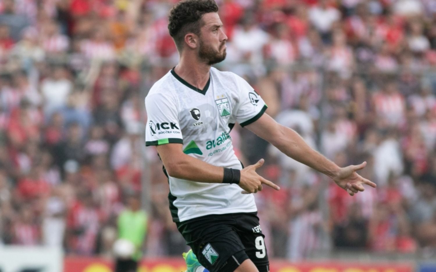 Ferro dio un paso importante en su ilusión por volver a Primera: venció 3 a 1 a San Martín