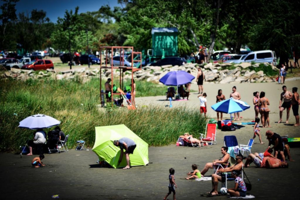 La consigna del feriado, buscar un refugio para darle batalla al calor