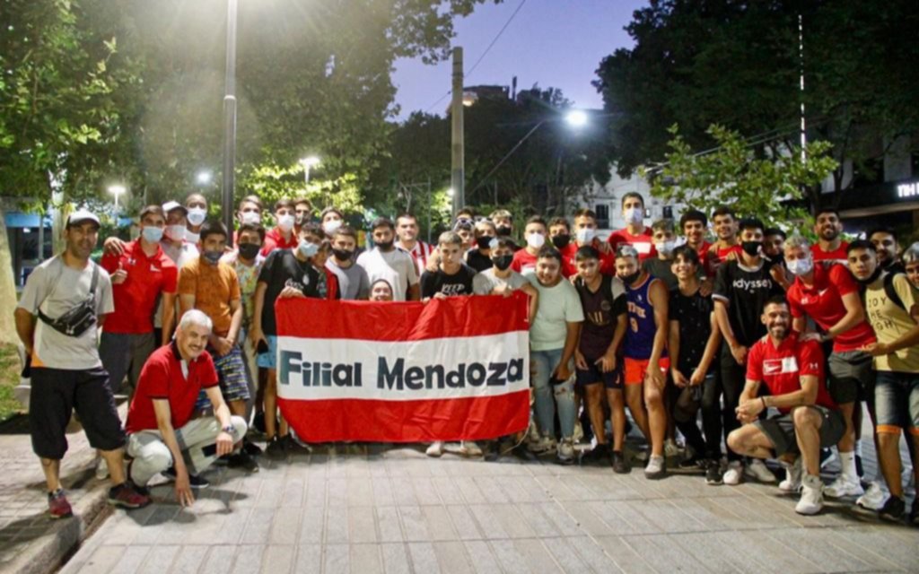 Los hinchas albirrojos en Mendoza vivieron de forma especial la previa