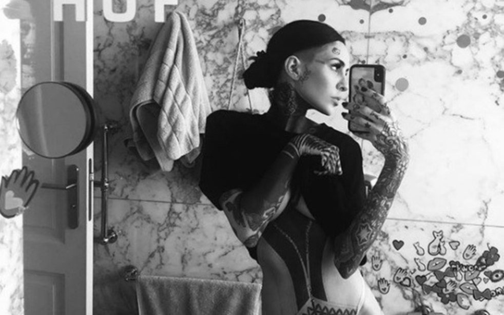 Cande Tinelli y sus tatuajes, casi al borde de la censura