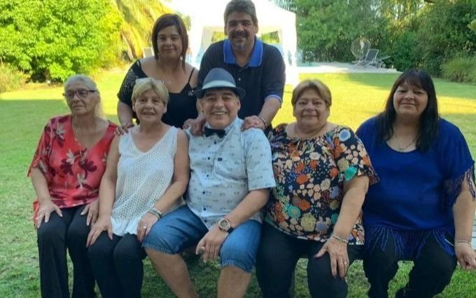 Las hermanas de Diego Maradona harán una misa a un año de su fallecimiento