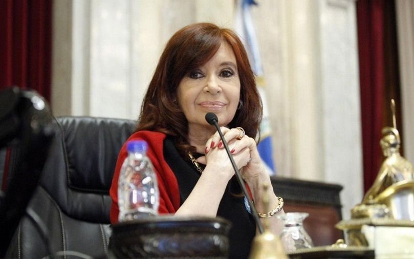 Lavado de dinero: sobreseyeron a Cristina Kirchner y a sus hijos en las causas Hotesur y Los Sauces