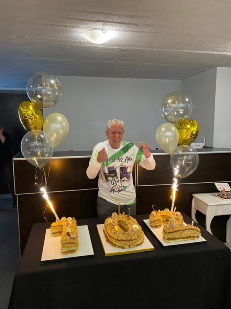 Vecinos que superaron los cien y lo festejaron a pleno, rodeados de sus afectos