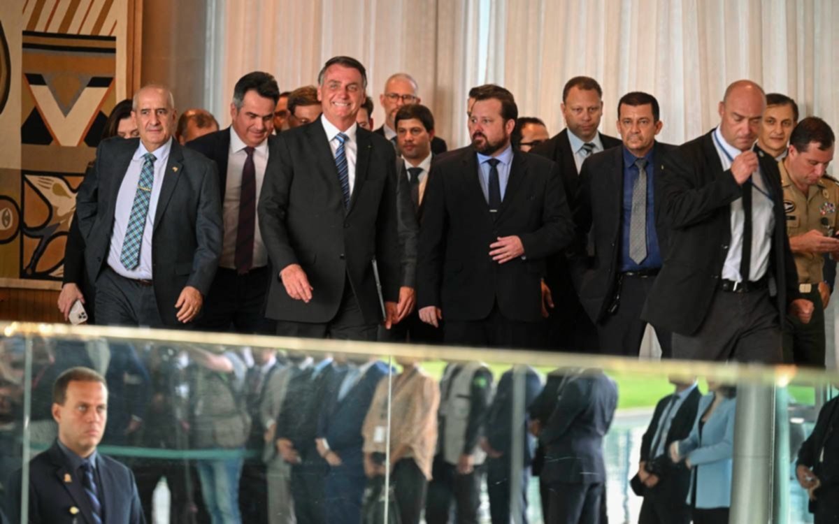 Brasil dividido: Bolsonaro reapareció sin mencionar a Lula, pero abrió camino a la transición