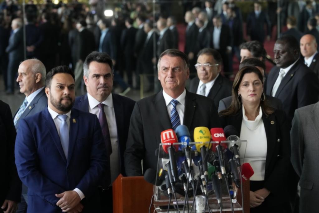 Qué difícil se le hace... Bolsonaro no reconoció la derrota y justificó los piquetes