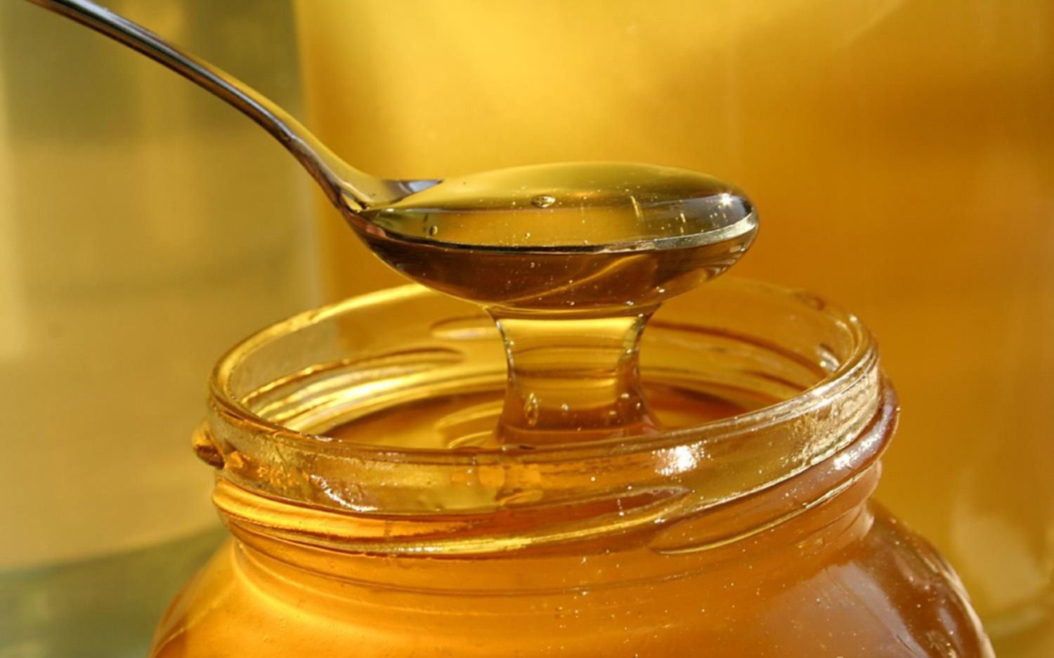 La ANMAT prohibió la venta de una marca de miel por considerarla un "producto ilegal"