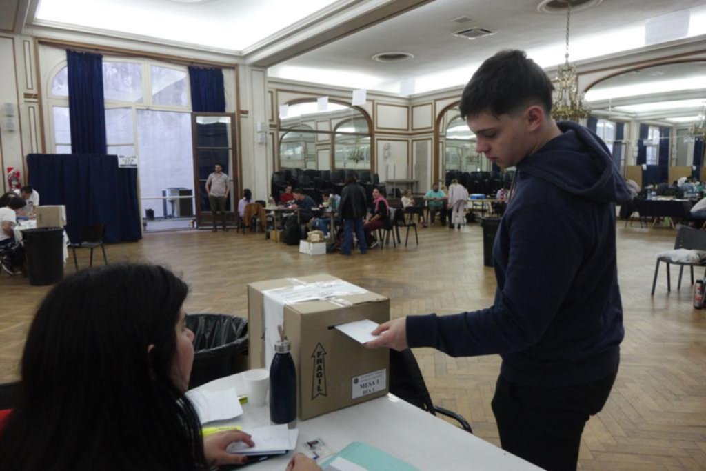 Ya votan los alumnos y se le apunta a tres facultades