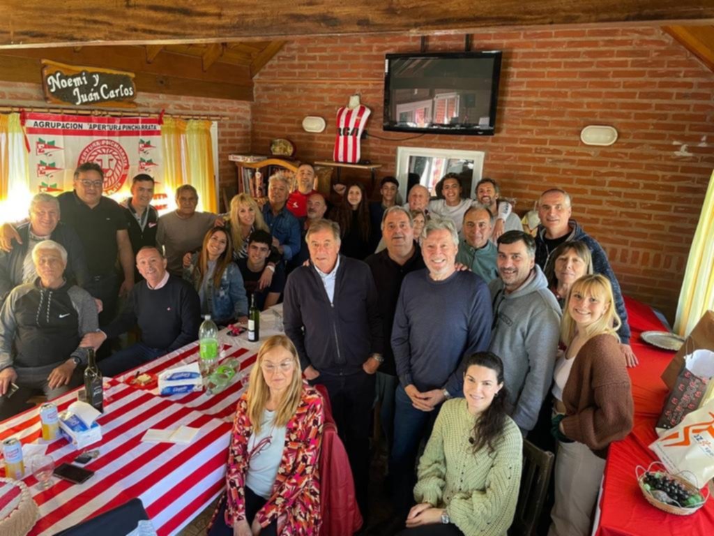 Festejo de la agrupación Apertura Pincharrata