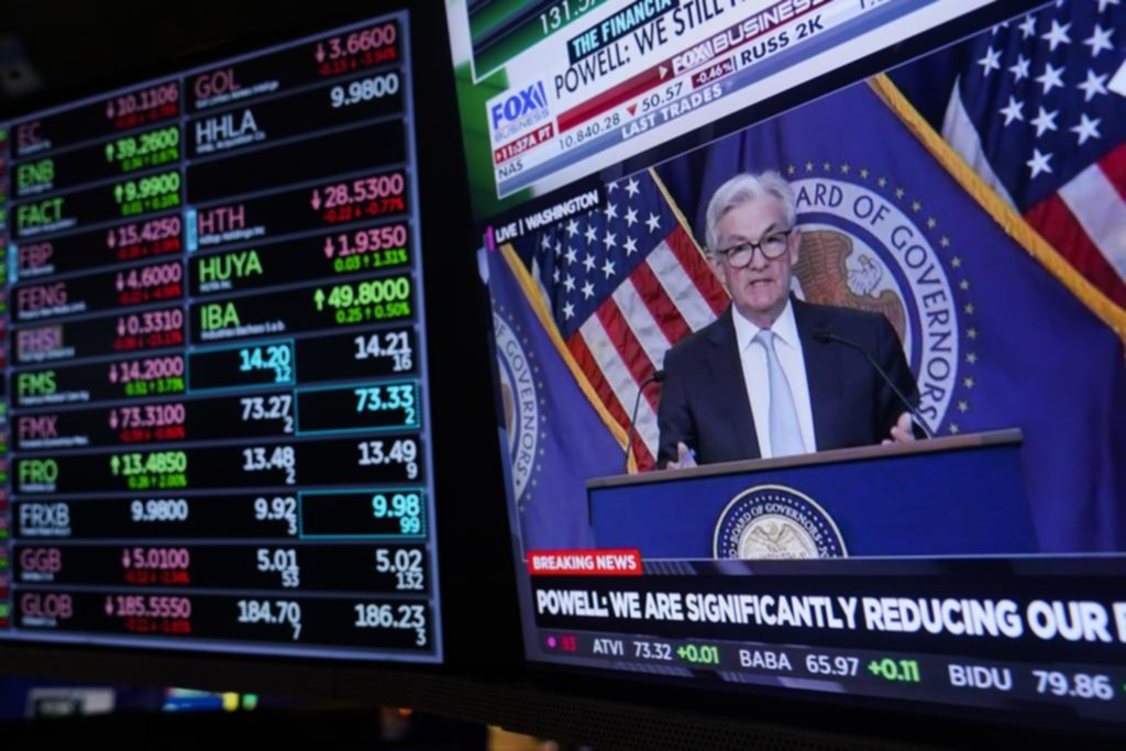 La suba de tasas de la Fed hundió a Wall Street e impactará en Argentina