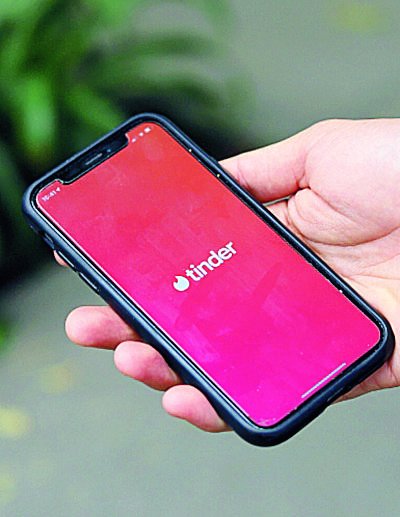 Viuda negra 2.0: engañó a un jubilado por Tinder y lo terminó asaltando