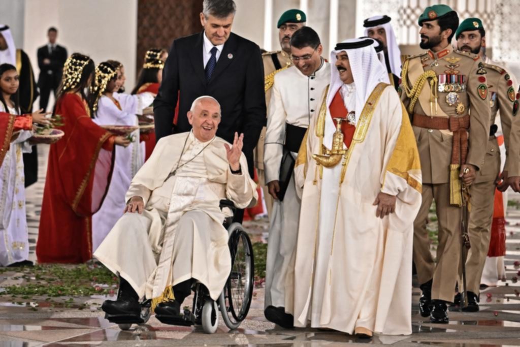 El Papa, con una catarata de pedidos en Bahrein