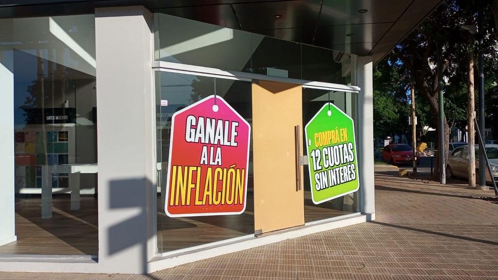 En La Loma también atacaron varios negocios