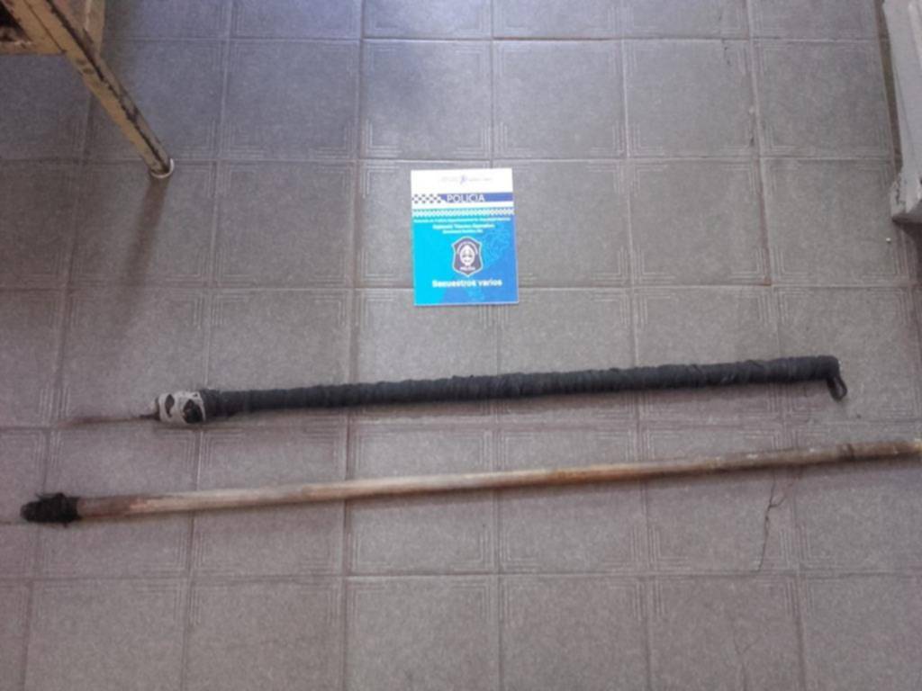 Cayó por atacar a la Policía con dos arpones
