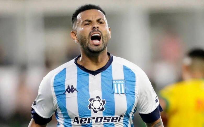 En Racing no hay paz: Cardona, antes de irse a Colombia, prendió el ventilador