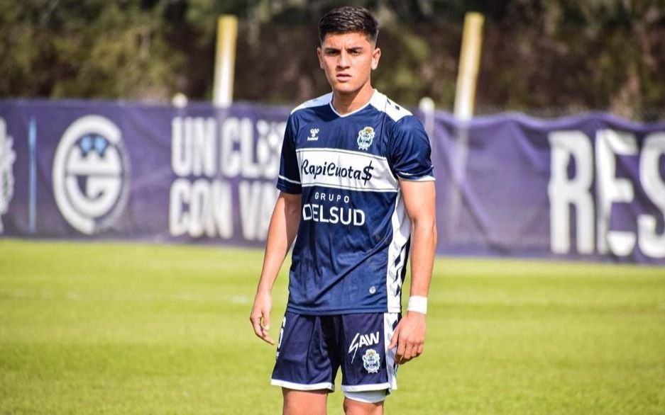 Quién es Diego Mastrángelo, el defensor cuya libertad de acción hizo ruido en el Lobo?