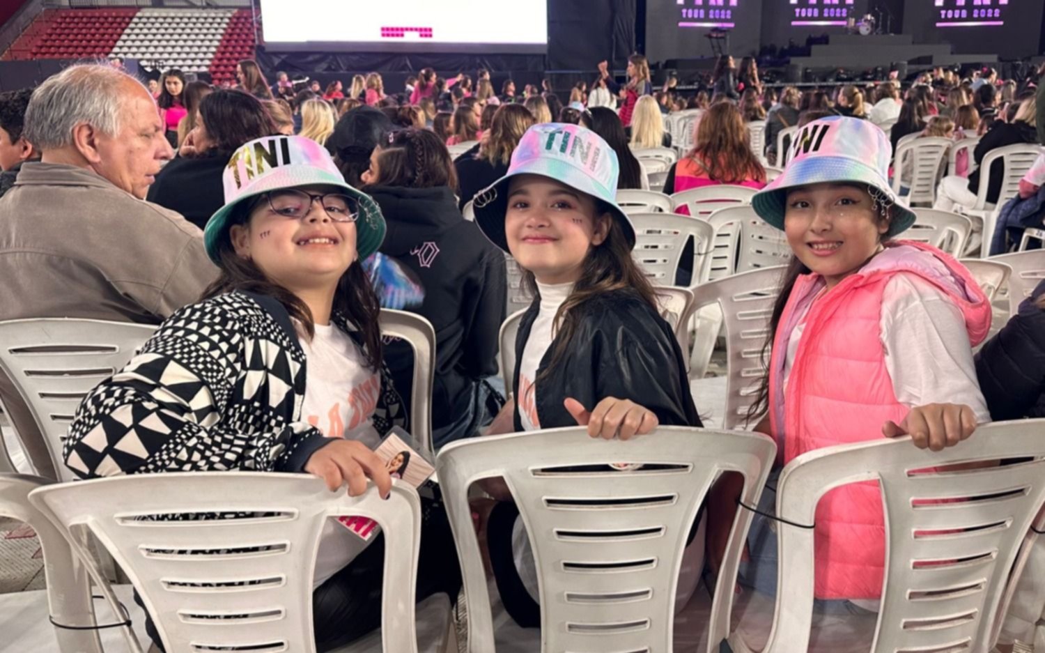 Fotos | Tini en La Plata: vip con famosos y la euforia de las "Tinistas" por Fran, el hermano