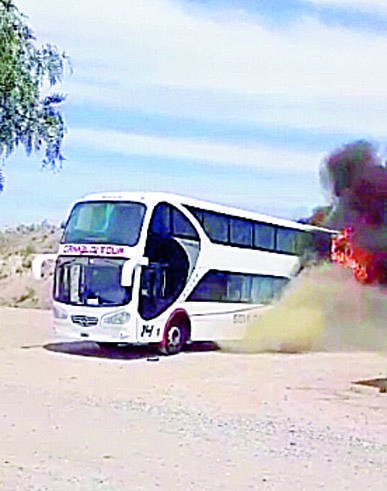 Se incendió un micro que trasladaba a un grupo coral de La Plata a Mendoza