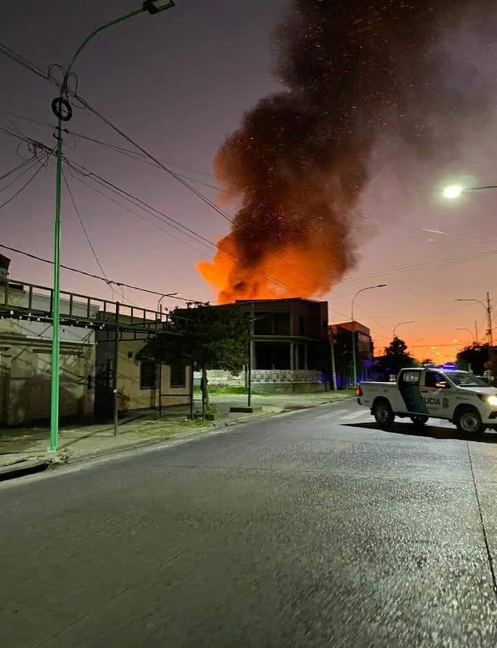 Ardió una vivienda tras un incendio en Berisso