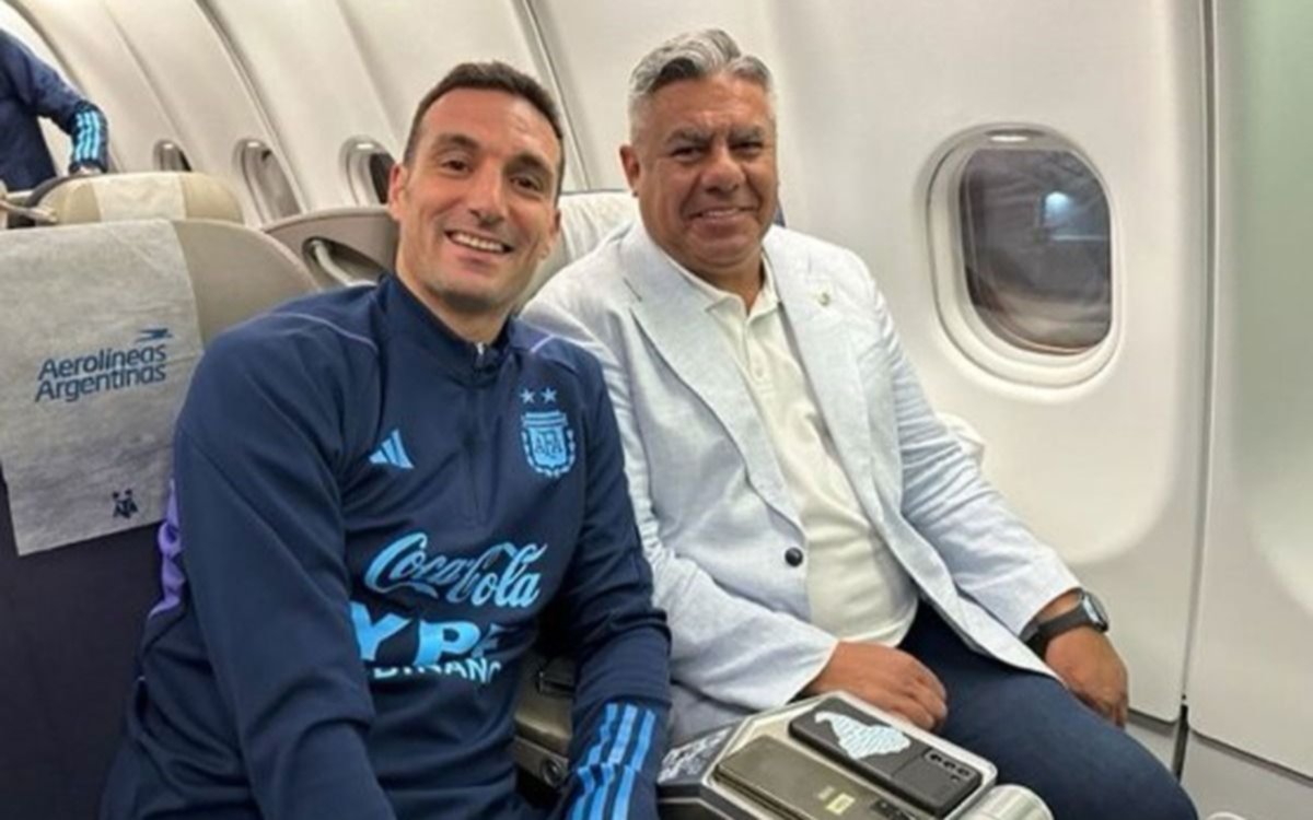 Una parte de la delegación argentina ya viaja a Qatar con solo dos futbolistas: el sueño está en marcha
