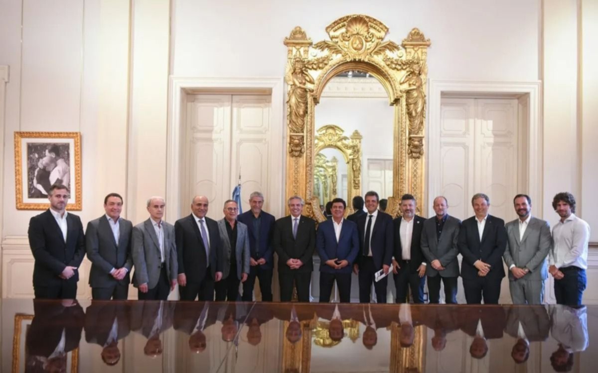 Alberto Fernández recibió a intendentes bonaerenses en la Rosada: reclamaron fondos y un bono de fin de año