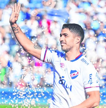 Luis Suárez se sumó a las prácticas de Uruguay