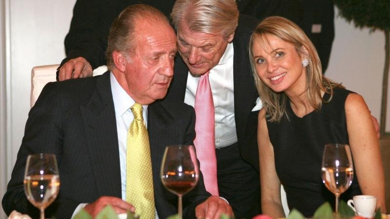 Juan Carlos I tira la “toalla” antes que la ex amante lo deje nocaut