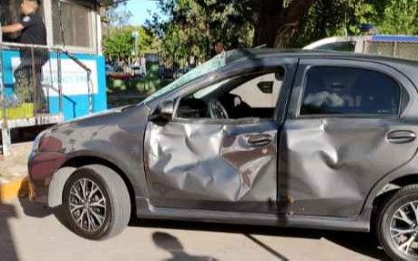 Chocó su caballo contra un auto en Quilmes