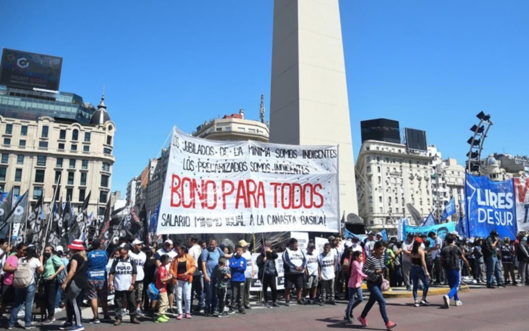 Tolosa Paz se reúne con organizaciones que anunciaron un corte "por tiempo indeterminado"